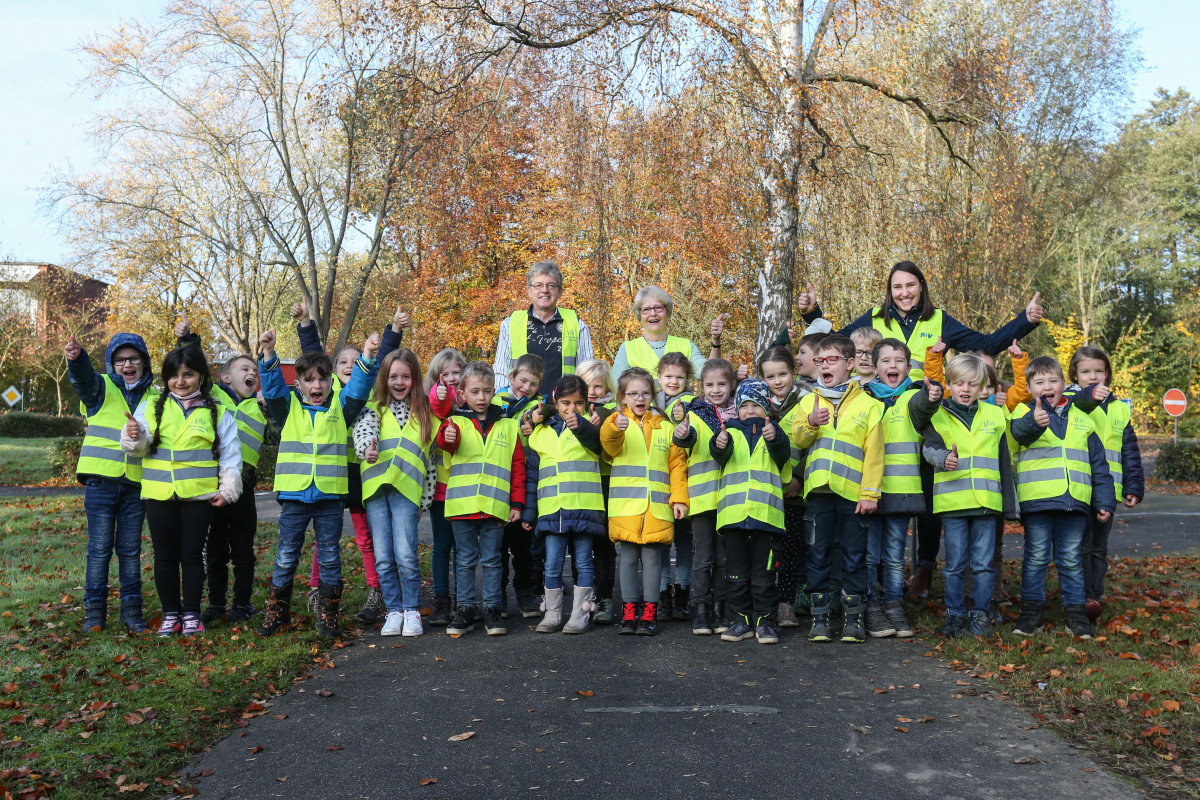 211103 Warnwesten Eutin 114 Gruppe Schule BueSt