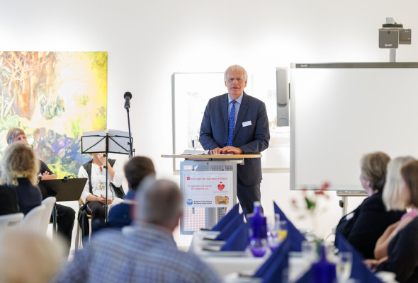 Neu im Vorstand der Buerger Stiftung Ostholstein Reinhard Sager bei seiner Festrede